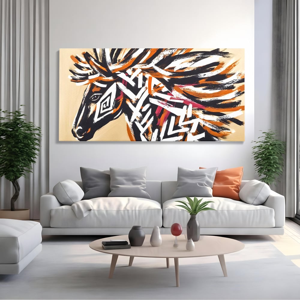 Tablou canvas cu pictura cu cap de cal tribal, fara rama, pe sasiu de lemn, pe perete intr-un living